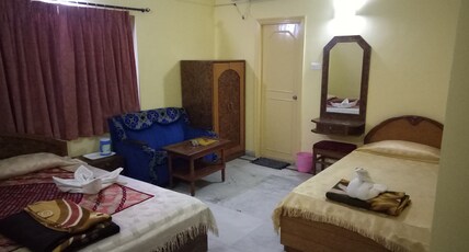 Oyezterbay Resort Room Type - Triple Bed AC room