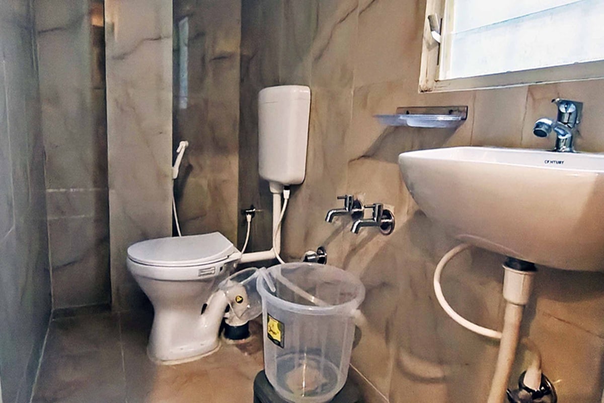 VR Residency near Jayadeva Hospital - Tap to explore photos