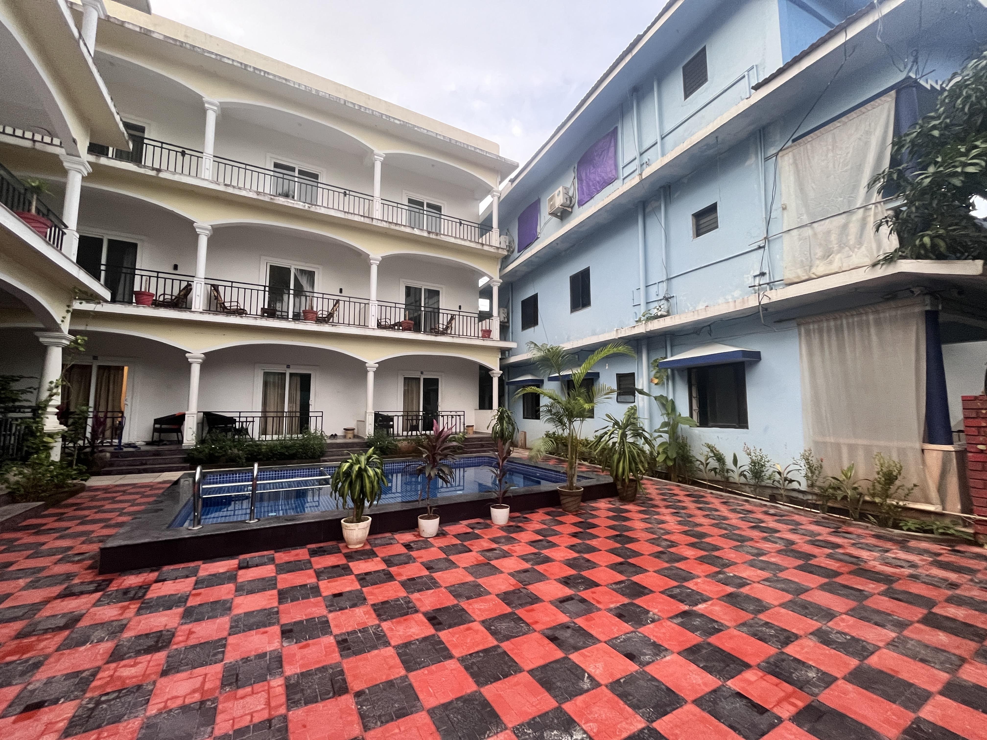 Morjim Sunset Hotel - Tap to explore photos