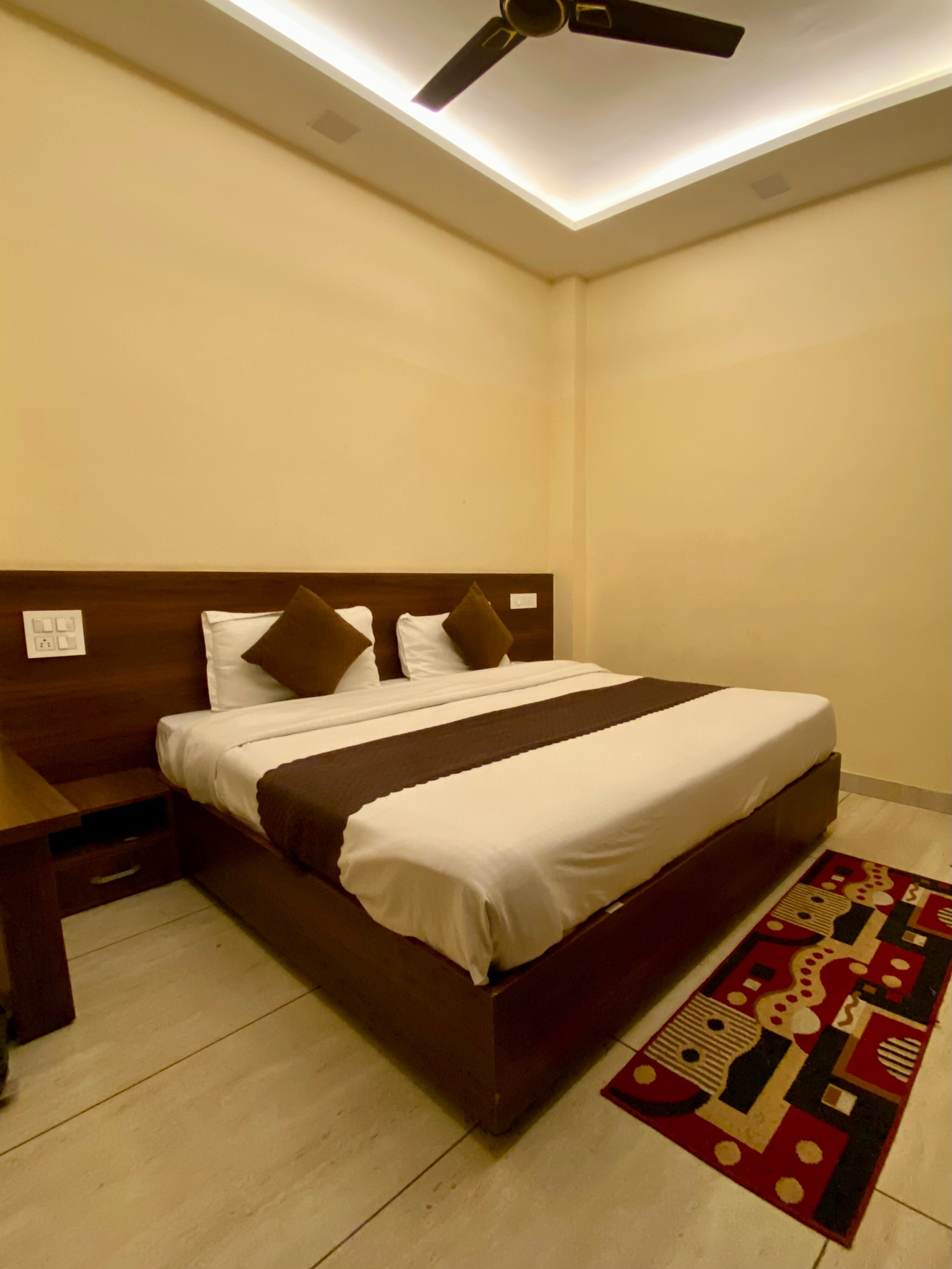Hotel Khanna Regency - Tap to explore photos