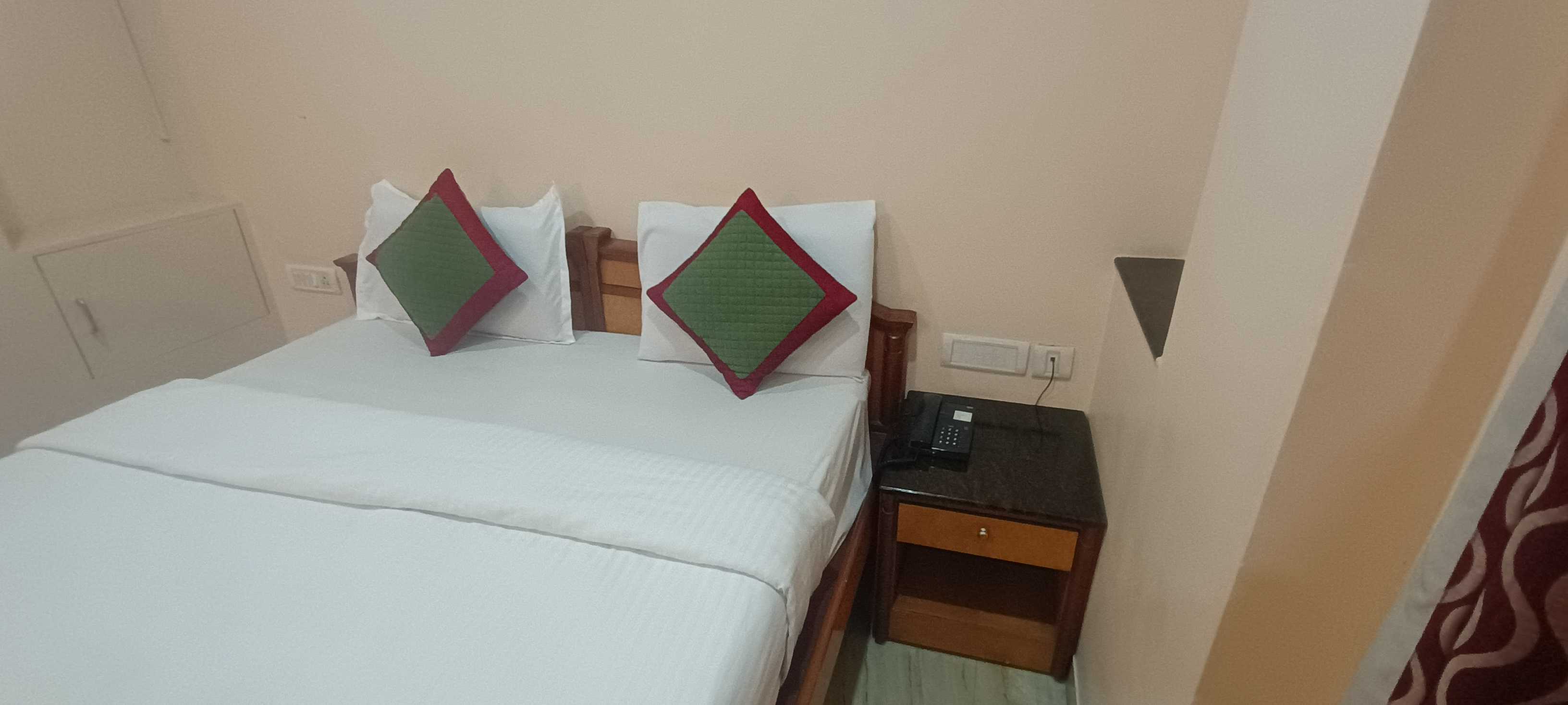 Hotel O INDIAN COMFORTS - Tap to explore photos