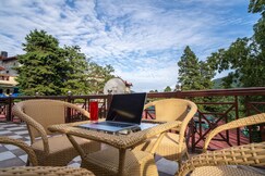 New Armadale Hotel (Free Parking and 5 mins to Mall Road), Nainital