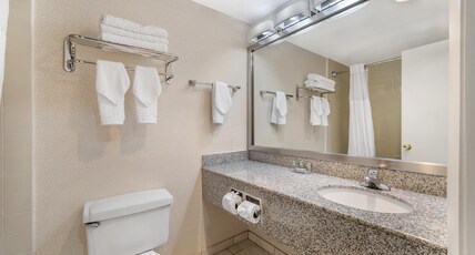 Best Western Manassas Room Type - 1 King Bed, Non-Smoking, High Speed Internet Access, Kitchenette, Sofabed, Microwave And Refrigerato Best Western Manassas Room Type - 1 King Bed, Non-Smoking, High Speed Internet Access, Kitchenette, Sofabed, Microwave And Refrigerato