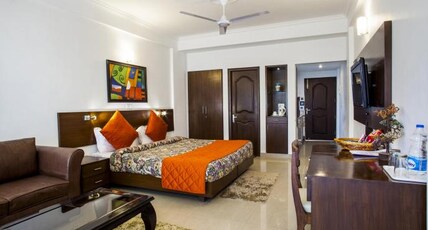Misty Meadows Resorts Room Type - Luxury Room with Private terrace (Toy Train View)