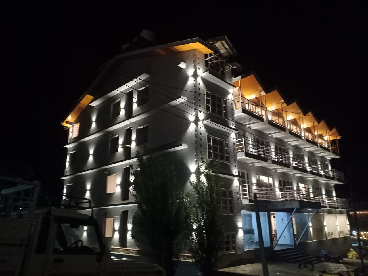 Hotel Hyacinth Manali By Royal Collection Hotels - Tap to explore photos