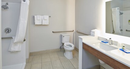 Holiday Inn Express and Suites El Paso East Room Type - 1 King Standard Mobility Accessible Roll In Shower