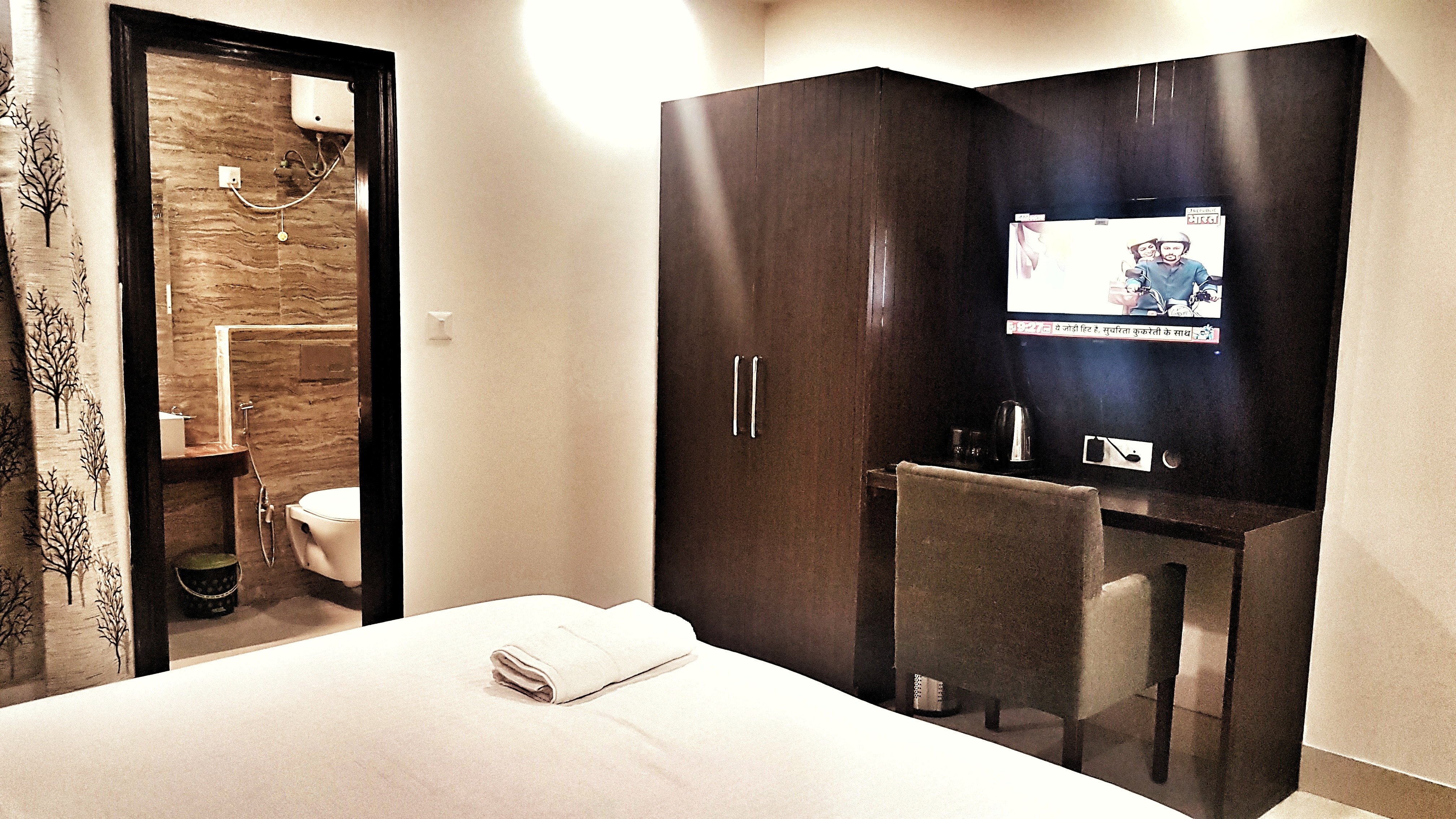 Hotel Delhi Aerocity - Tap to explore photos