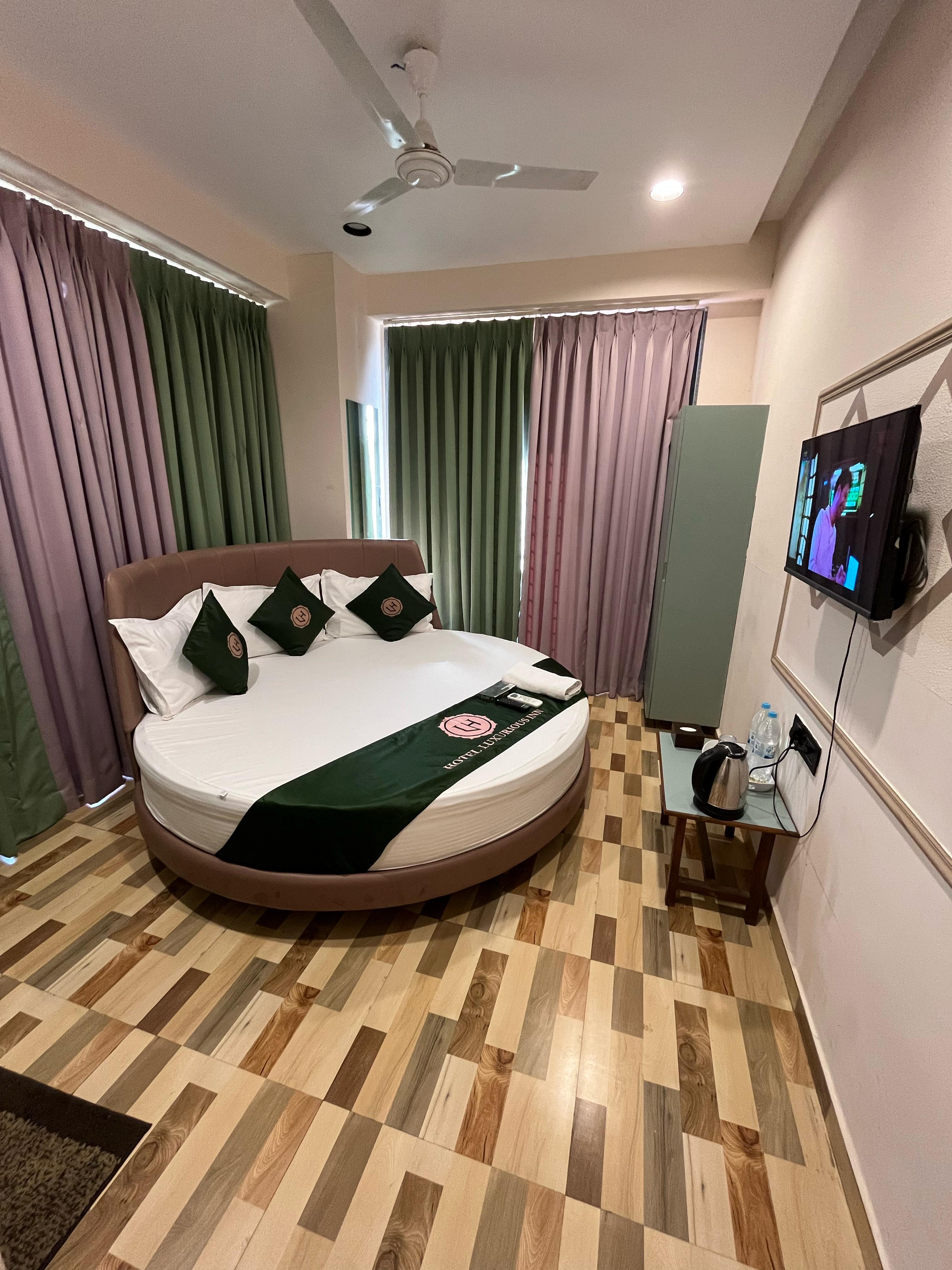 Hotel Luxurious Inn - Tap to explore photos
