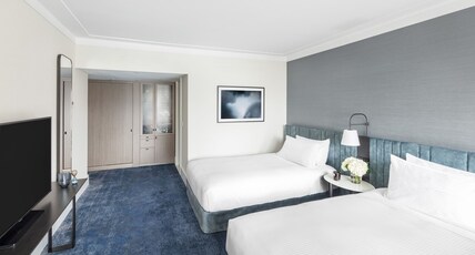InterContinental Sydney, an IHG Hotel Room Type - 2 Queen Classic East Harbour View