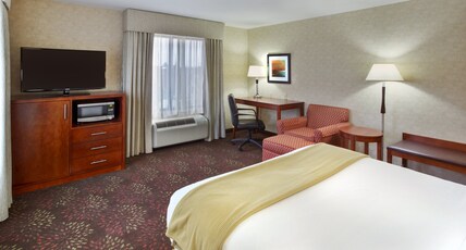 Holiday Inn Express & Suites Frankenmuth Room Type - 1 Queen Standard Mobil Access Roll Shwr Holiday Inn Express & Suites Frankenmuth Room Type - 1 Queen Standard Mobil Access Roll Shwr
