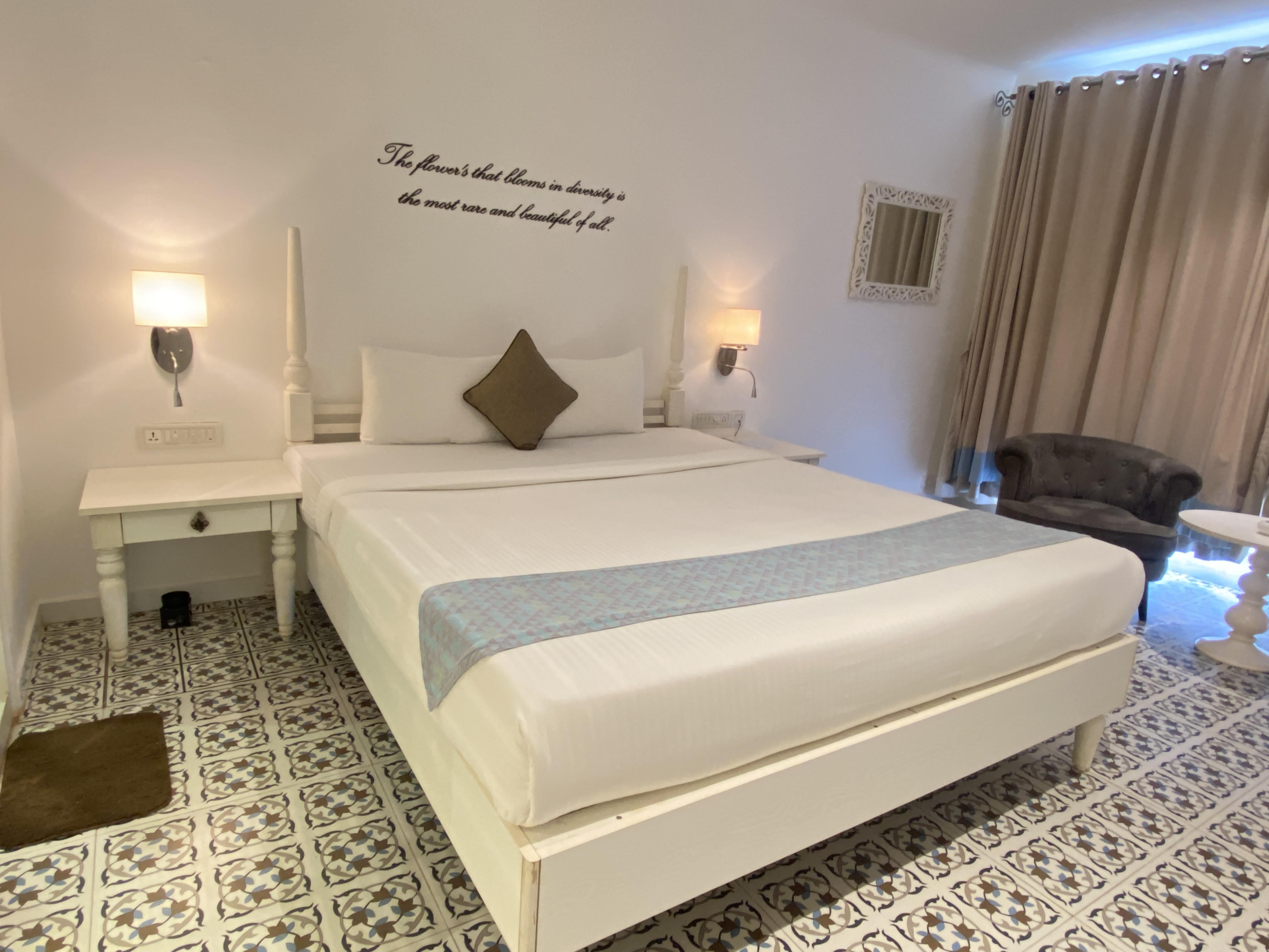 Red Thread Vagator - Tap to explore photos