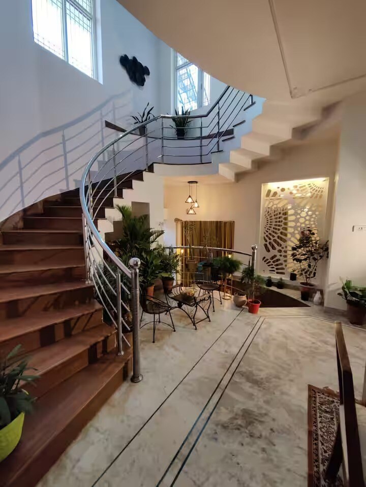 Radhe Villa: Elegant 4 BHK Haven - Tap to explore photos