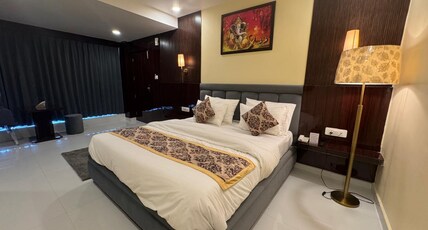 HOTEL SHREYASH INN Room Type - Premium Deluxe