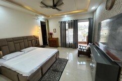 Lake view Condominium near Suraj Kund by Homeyhuts