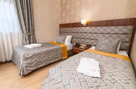 MidMar Deluxe Hotel - Tap to explore photos