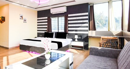 Super Collection O Hirak Road Dhanbad Formerly Hirak Inn Room Type - Super Deluxe Room