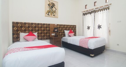 Hotel O Ndalem Padma Asri Guest House Room Type - Indonesia Deluxe Twin Hotel O Ndalem Padma Asri Guest House Room Type - Indonesia Deluxe Twin