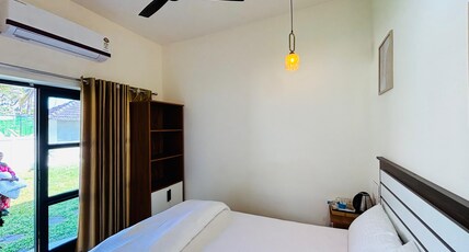 Laguna Blu Beach Villa Room Type - Deluxe Double Room - Partial Seaview