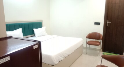 Hotel Leaf Studio near Medanta Room Type - LEAF EXECUTIVE ROOM