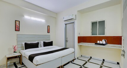 Super Hotel O DLF Phase 1 Metro Station Gurugram Room Type - Classic with Balcony