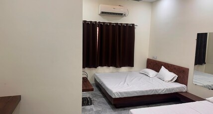 Kridha Home Stay Room Type - superior Family Room