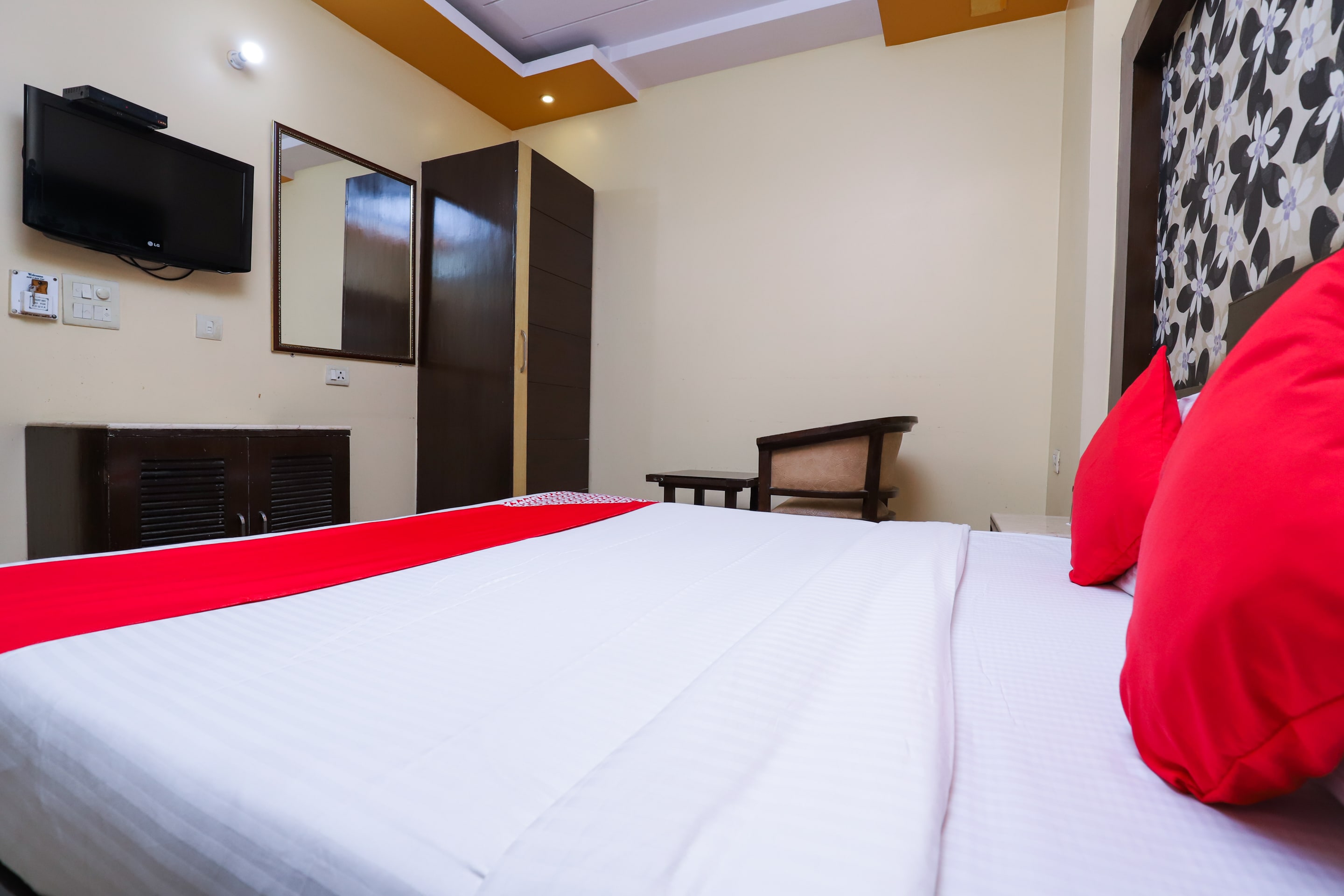 Super Hotel O J P Inn Near Patel Nagar Metro Station - Tap to explore photos
