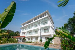 Yellowstone Resort Arambol