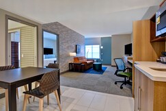 Home2 Suites by Hilton Orlando Flamingo Crossings, FL