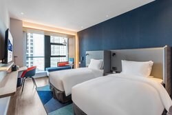 Holiday Inn Express DALI XIAGUAN Room Type - 1 Queen 1 Single Standard Extra Floor Space
