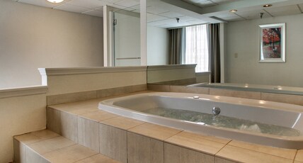 Holiday Inn Express Poughkeepsie, an IHG Hotel Room Type - 1 Bedroom Suite