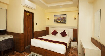 Capital O 812 Hotel Palazzo Room Type - Deluxe