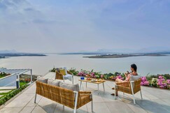 SaffronStays Sol Mere