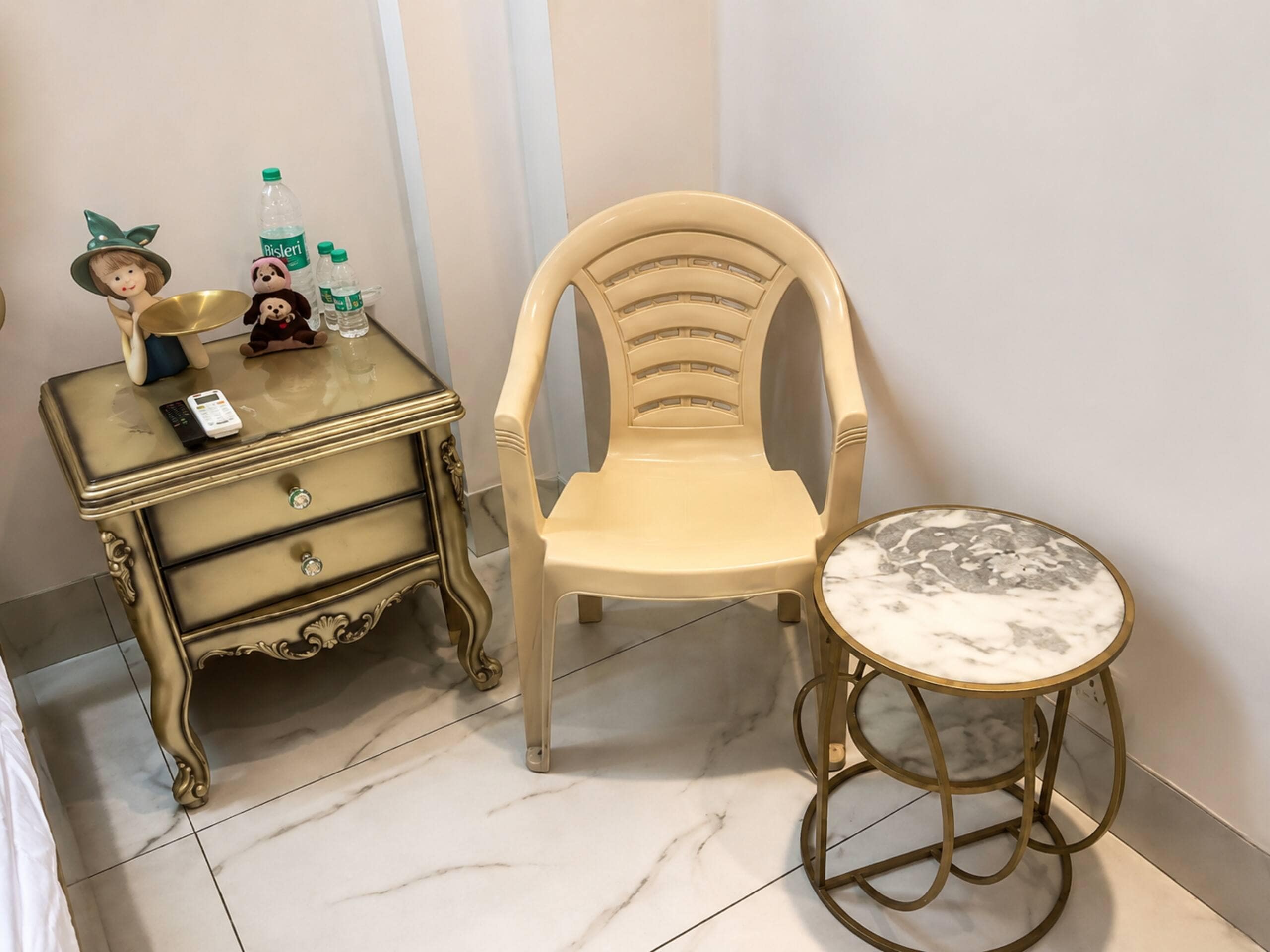 Saffron Residency 3BHK Shared Stay - Tap to explore photos