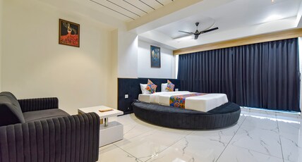 FabHotel Bliss - Inside Suryam Trade Centre Room Type - Suite Room