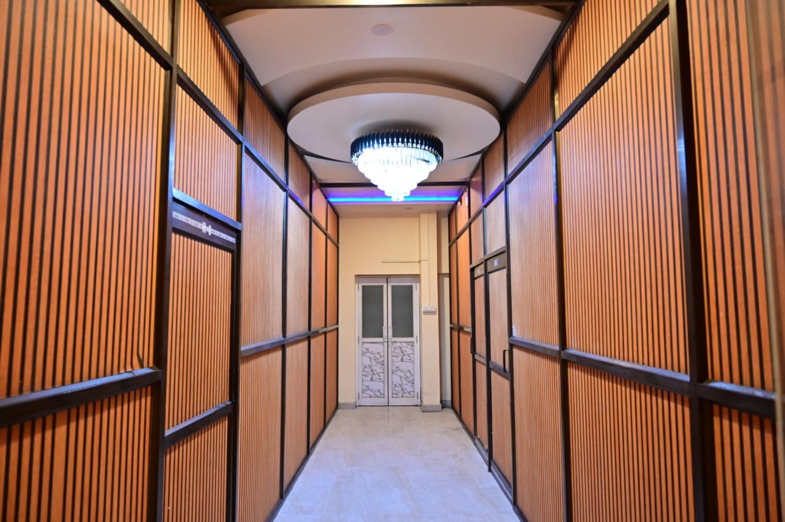 Siddhivinayak Luxury Stay I Near Kashi Vishwanath - Tap to explore photos