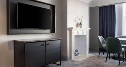 DoubleTree by Hilton Brighton Metropole Room Type - KING ONE BDRM STE-SEA VIEW