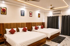 HOTEL AMBA REGENCY