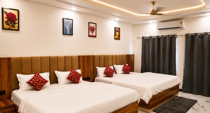 HOTEL AMBA REGENCY Room Type - Deluxe Twin King Room