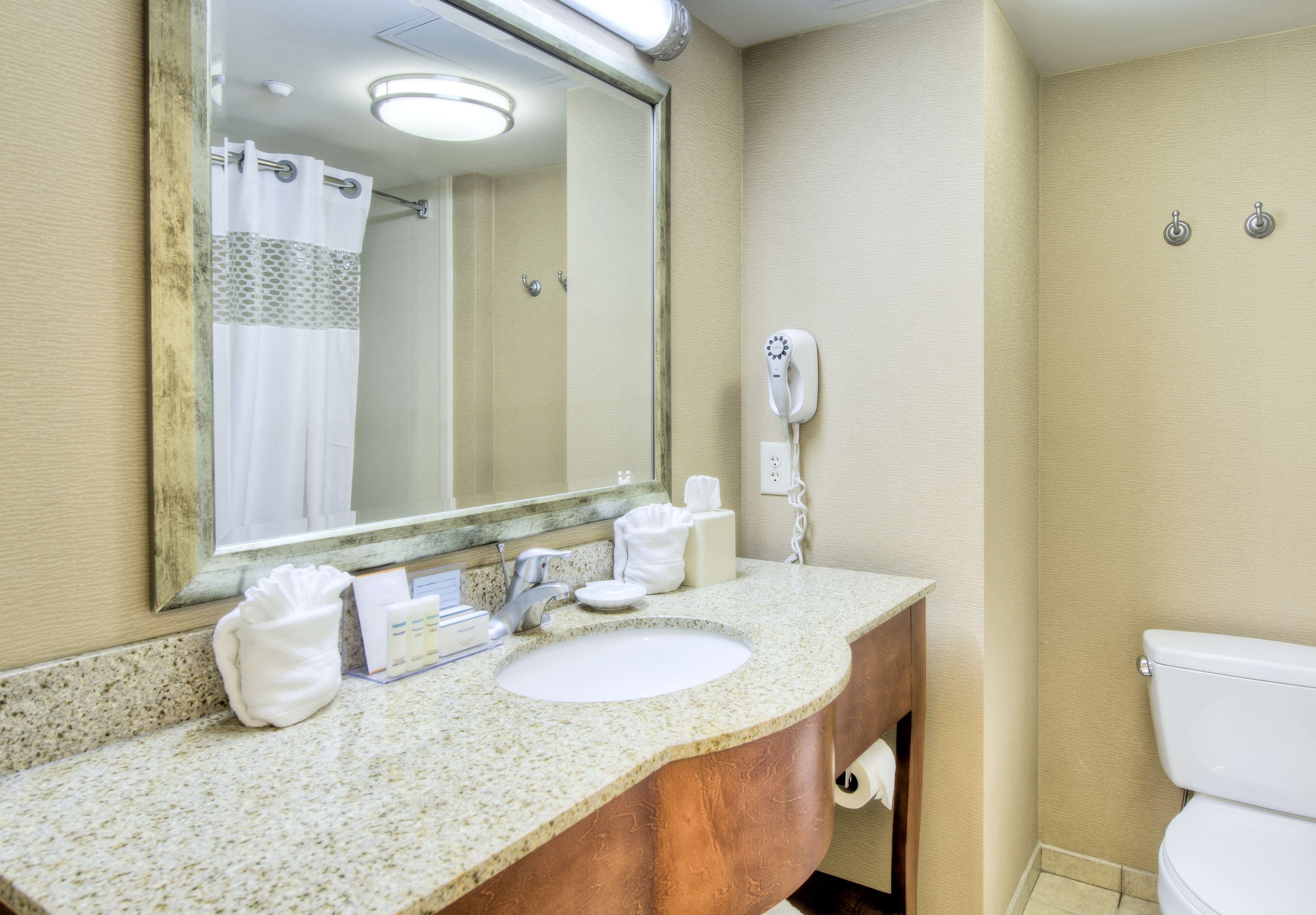 Hampton Inn Wilmington University Area - Tap to explore photos