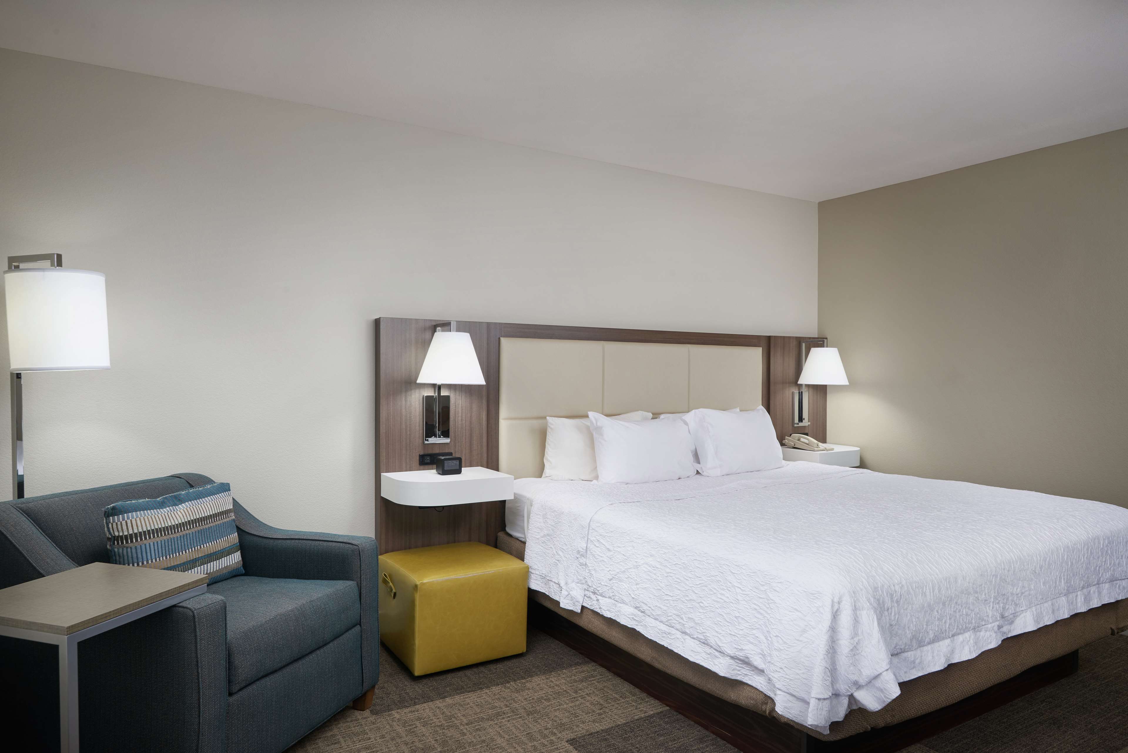Hampton Inn & Suites by Hilton Rogers - Tap to explore photos