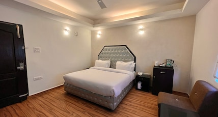The Royal Court By Vikalp Room Type - Luxury Room with balcony The Royal Court By Vikalp Room Type - Luxury Room with balcony