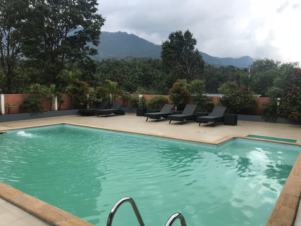 The Girassol Serviced Villa | Rooms & Suites - Tap to explore photos