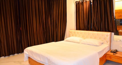 Hotel sai palace lodging Room Type - Standard AC Room Hotel sai palace lodging Room Type - Standard AC Room