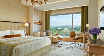 Shangri-La Bengaluru Room Type - Bangalore View Room - King with Bathtub