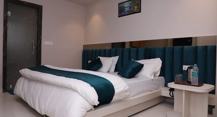 HOTEL PINNACLE Room Type - DOUBLE BED DELUXE