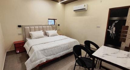 Sunrise Homestay | 1KM from TajMahal Room Type - Superior Double Room