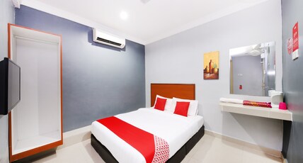 Super OYO 720 Corridor Hotel 2 Room Type - Standard Queen