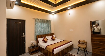 MaharashtraBhawan KhushiPalace. Room Type - Deluxe Room MaharashtraBhawan KhushiPalace. Room Type - Deluxe Room