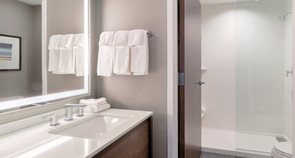 Staybridge Suites PIGEON FORGE - SMOKY MTNS Room Type - 2 Queen One Bedroom Suite Mountain View Balcony Staybridge Suites PIGEON FORGE - SMOKY MTNS Room Type - 2 Queen One Bedroom Suite Mountain View Balcony