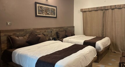 A Star Gate Room Type - Twin Bedroom